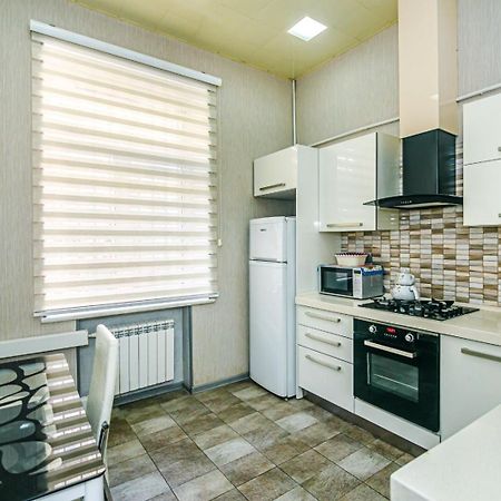 Azneft Square Deluxe Apartment Bakoe Buitenkant foto
