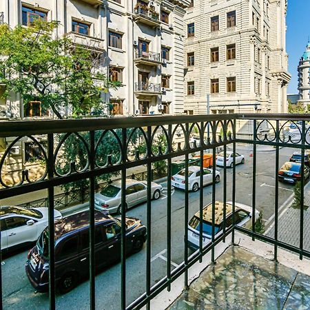 Azneft Square Deluxe Apartment Bakoe Buitenkant foto
