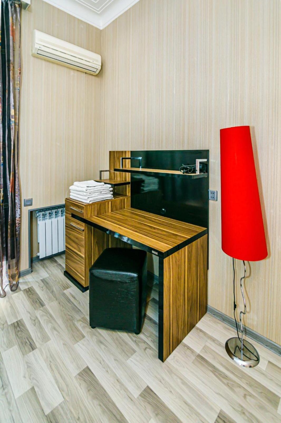 Azneft Square Deluxe Apartment Bakoe Buitenkant foto