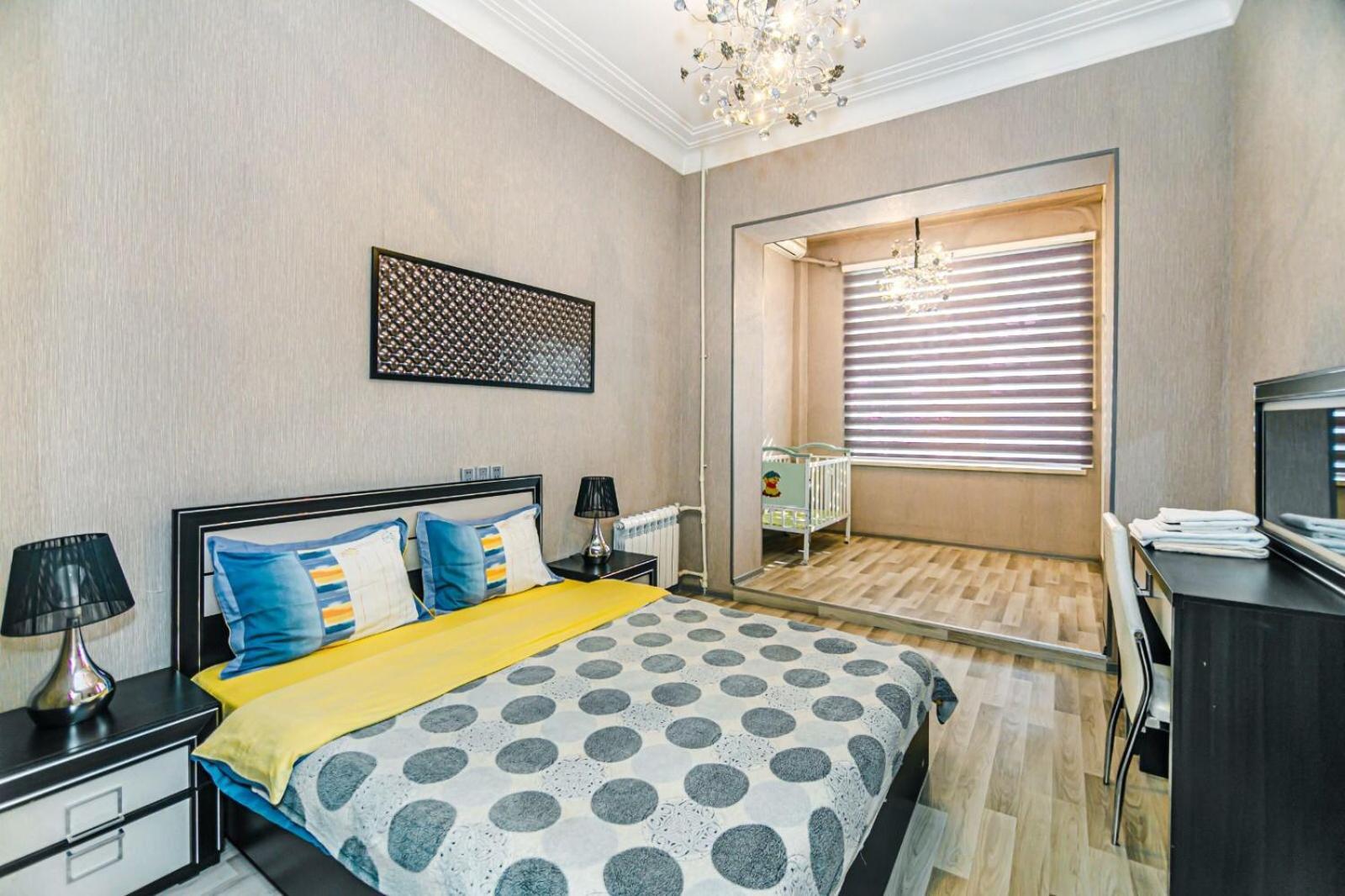 Azneft Square Deluxe Apartment Bakoe Buitenkant foto