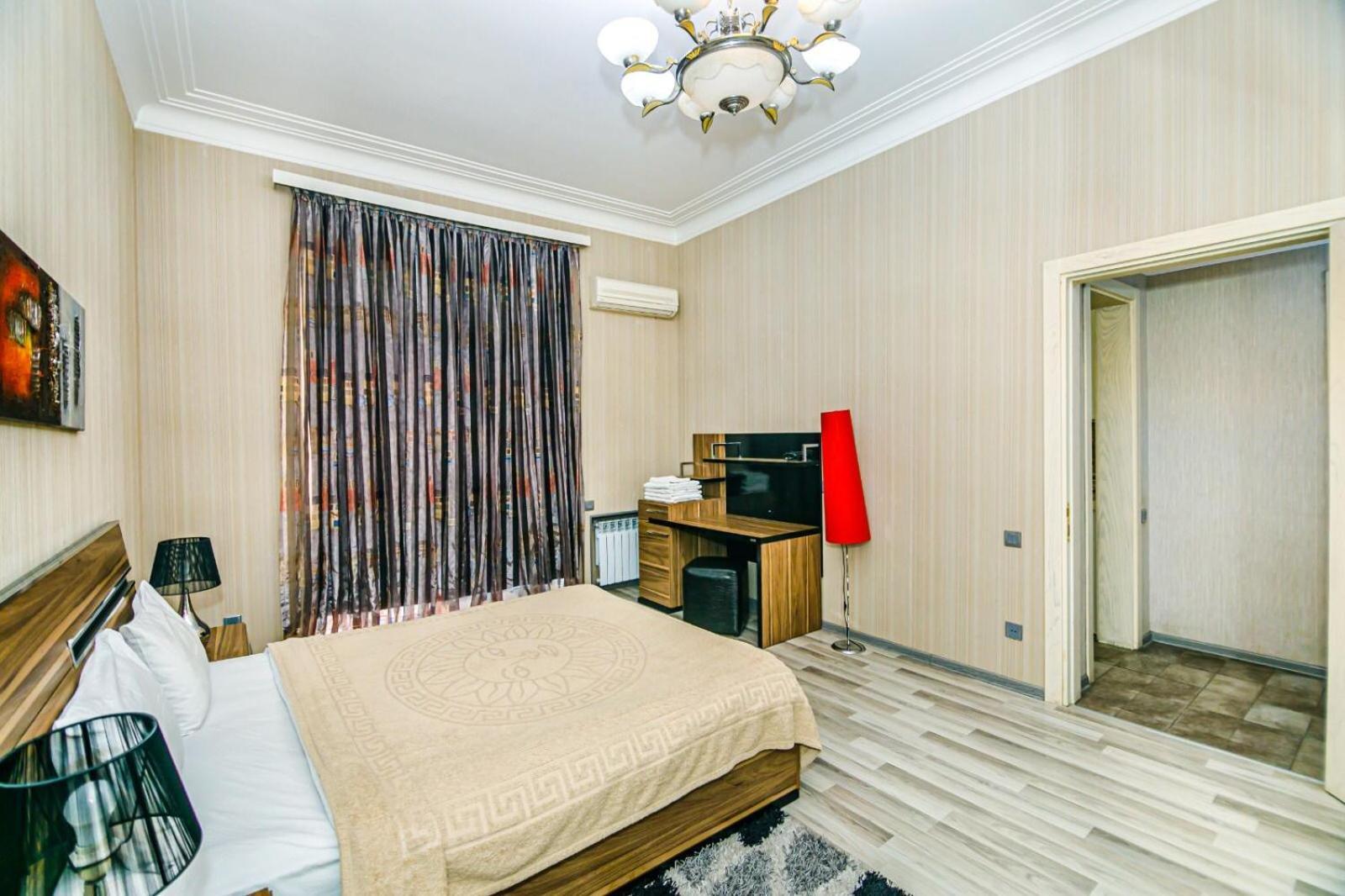 Azneft Square Deluxe Apartment Bakoe Buitenkant foto