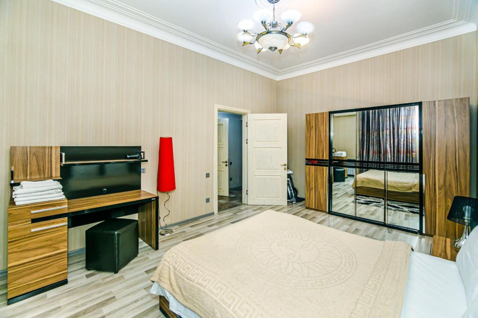 Azneft Square Deluxe Apartment Bakoe Buitenkant foto