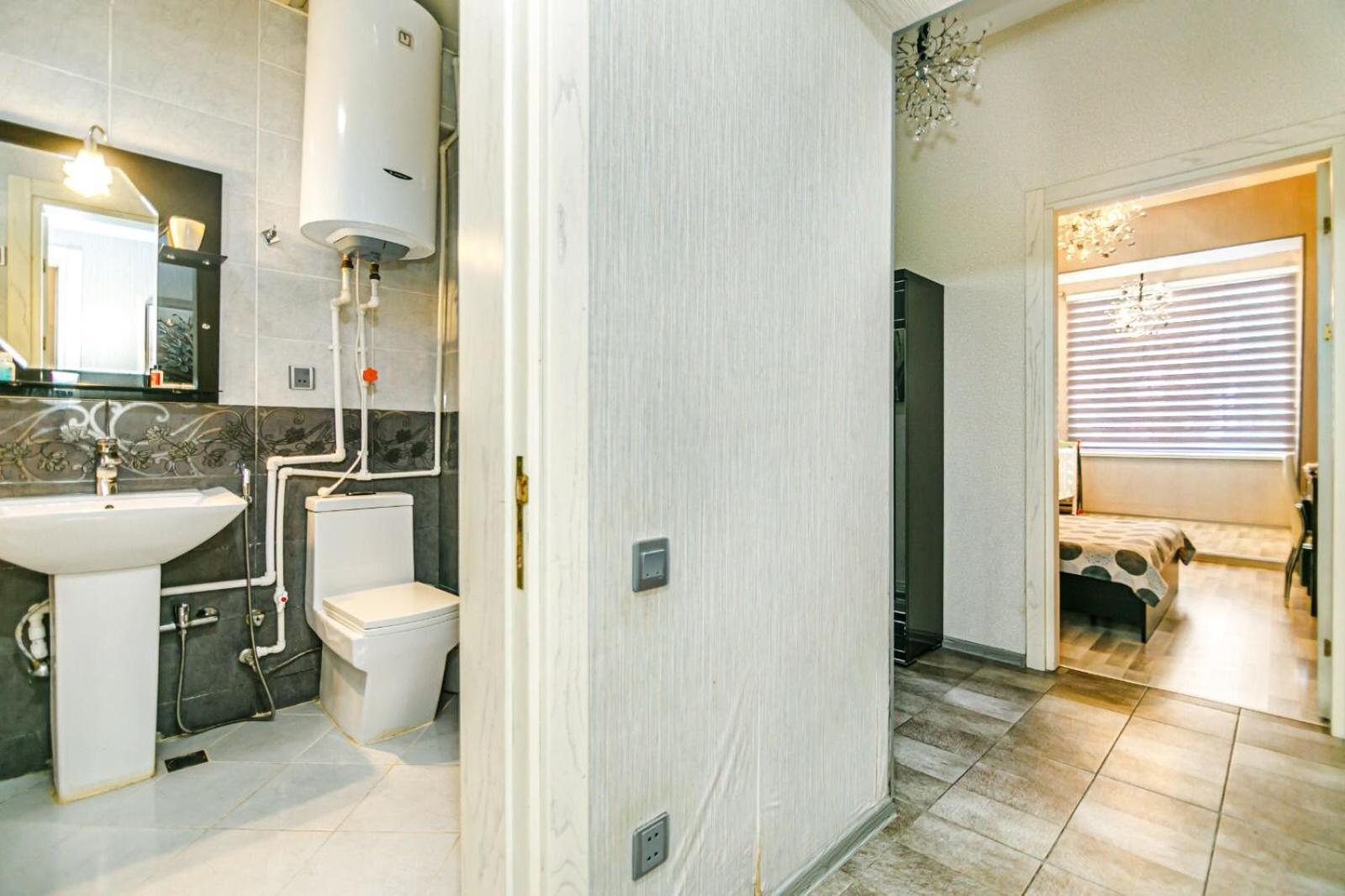 Azneft Square Deluxe Apartment Bakoe Buitenkant foto