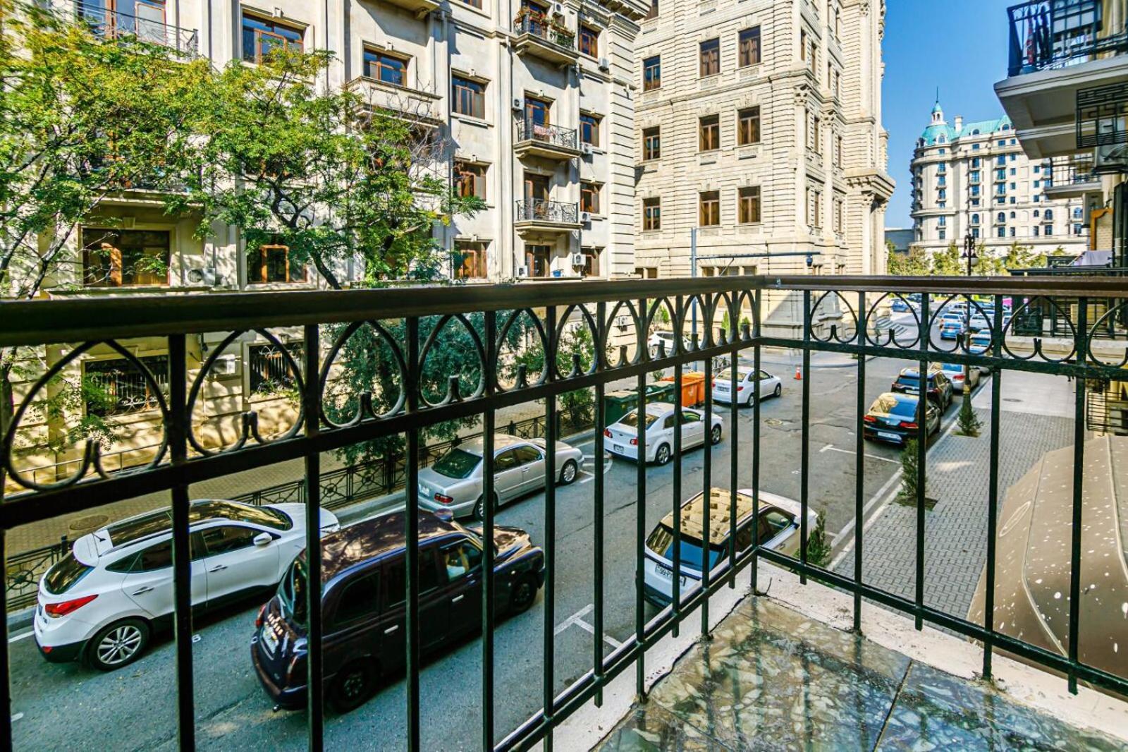 Azneft Square Deluxe Apartment Bakoe Buitenkant foto