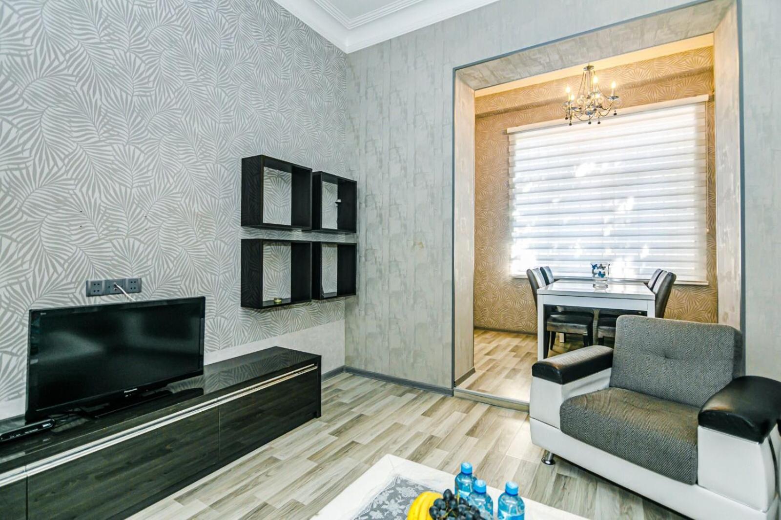 Azneft Square Deluxe Apartment Bakoe Buitenkant foto