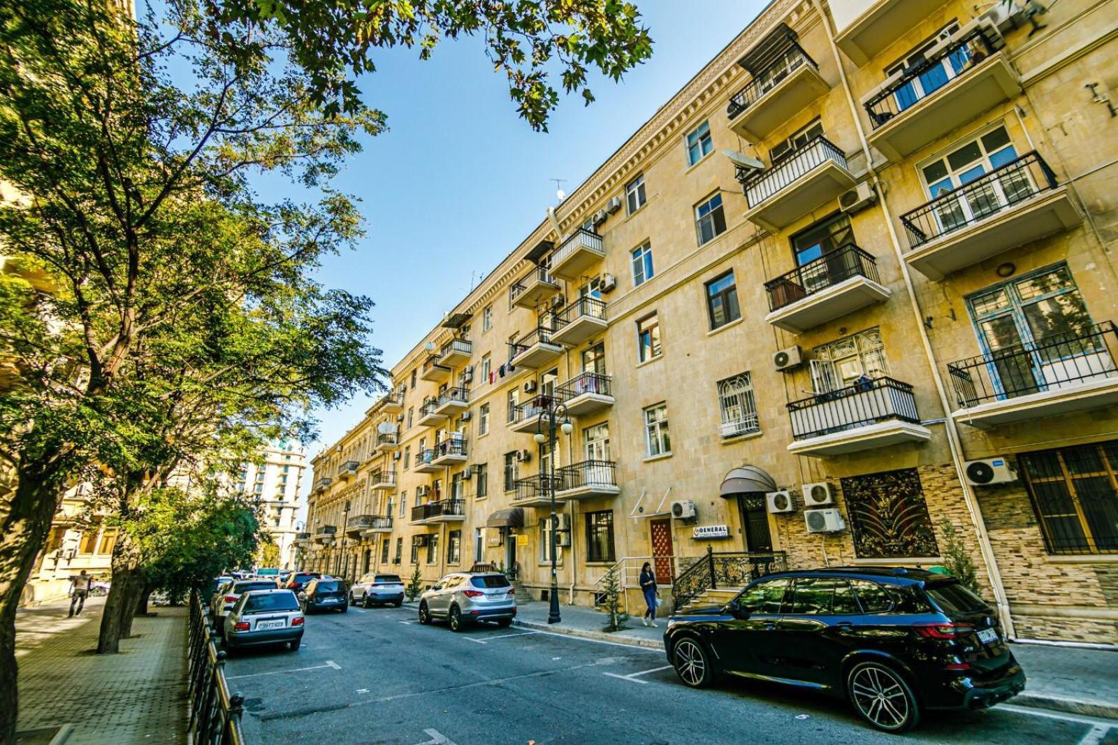 Azneft Square Deluxe Apartment Bakoe Buitenkant foto