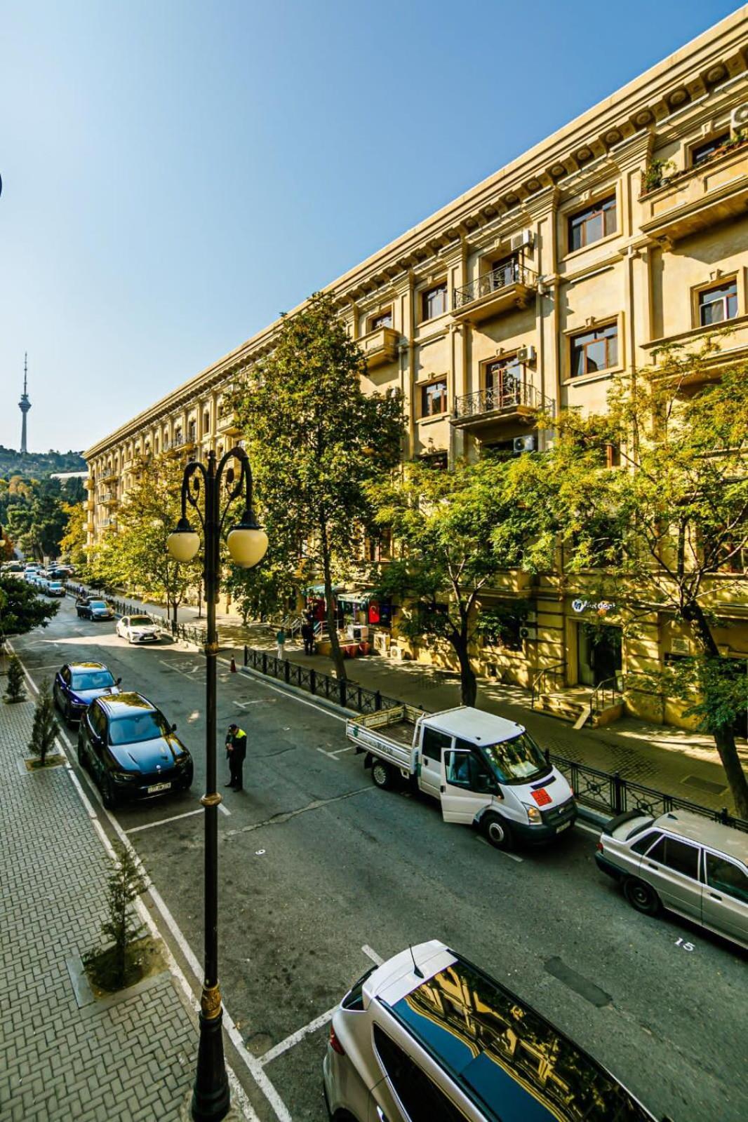 Azneft Square Deluxe Apartment Bakoe Buitenkant foto