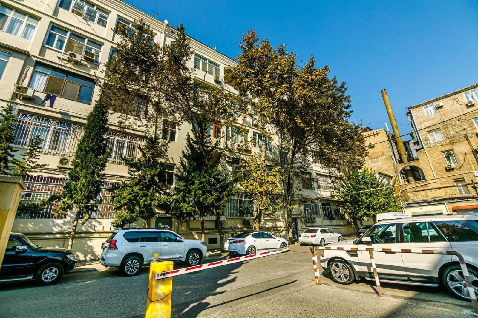Azneft Square Deluxe Apartment Bakoe Buitenkant foto
