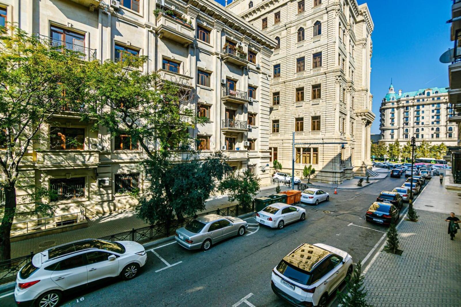 Azneft Square Deluxe Apartment Bakoe Buitenkant foto